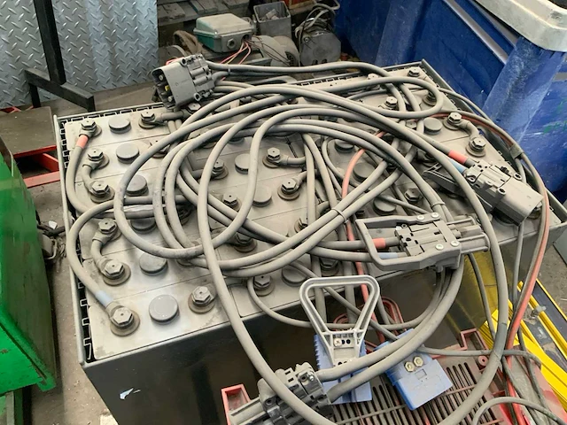 Celectric 24/4 pzv 320 batterij met acculader - afbeelding 2 van  5