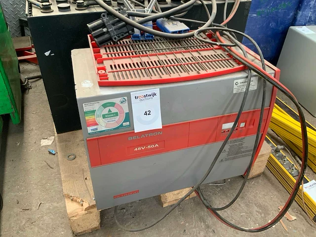 Celectric 24/4 pzv 320 batterij met acculader - afbeelding 3 van  5