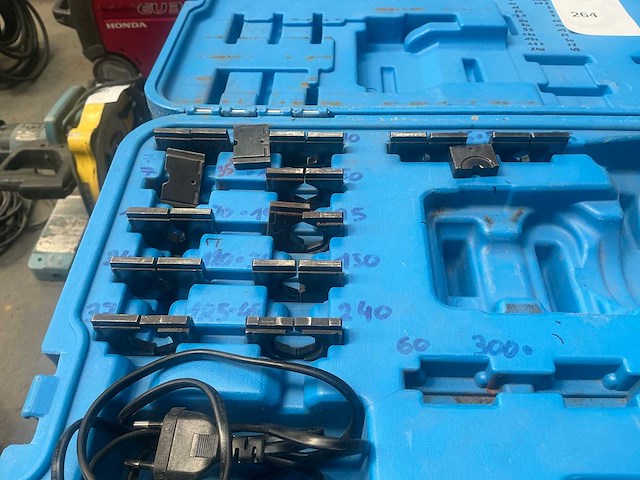 Cembre b500 accu kabelschoentang - afbeelding 2 van  3