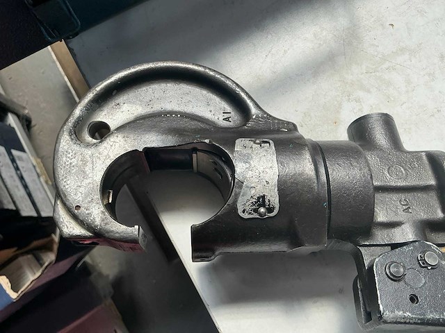 Cembre ht 130-c hand hydraulische kabelschoentang - afbeelding 2 van  5