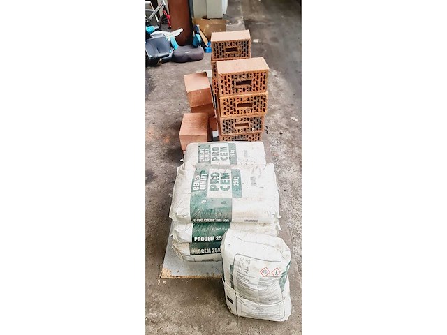 Cement 7x25kg en 18 snelbouwstenen - afbeelding 1 van  6