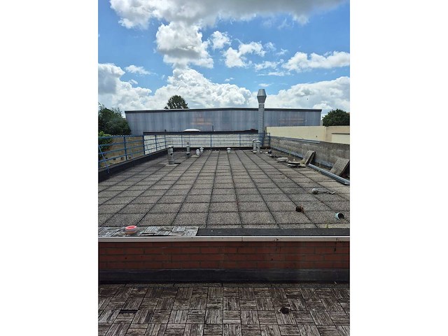 Centraal gelegen handelszaak met duplex appartement wegens faillissement - afbeelding 6 van  8