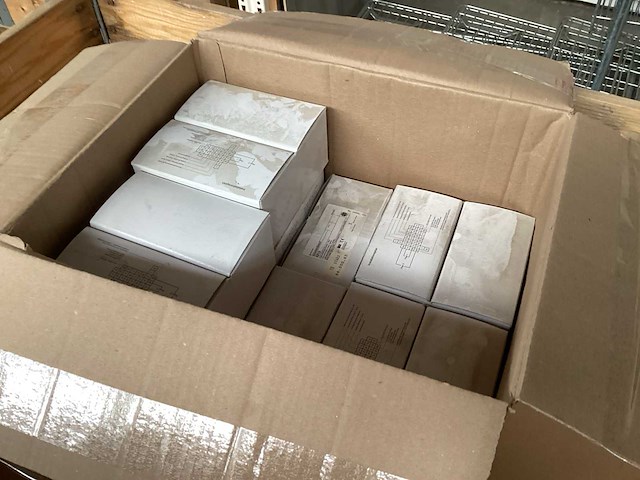 Centraalplaat voor isdn 1 x 8 polig verpakking 10 stuks (13x) - afbeelding 4 van  4