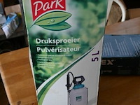 Central park druksproeier 5l + ferrex heggen-/grasschaar - afbeelding 1 van  3