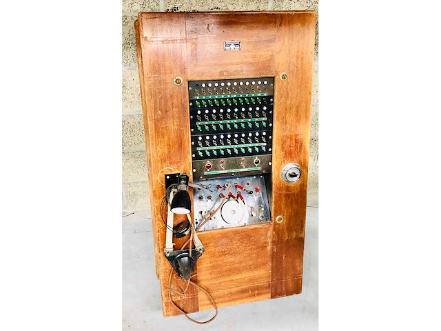 Centrale de téléphone en bois type 147 paris - decorative object - afbeelding 2 van  5