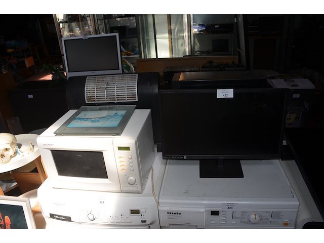 Centrale eenheid, monitor iilyama e2483hsu, microgolfoven sharp, personenweegschaal, elektrische verwarming - afbeelding 1 van  8