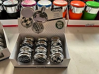 Champ diverse asbakken in display - afbeelding 3 van  7