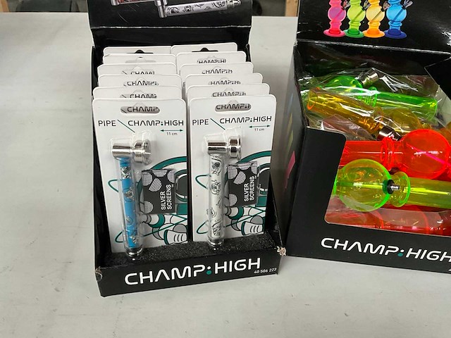 Champ diverse rookwaren accessoires in display - afbeelding 2 van  5