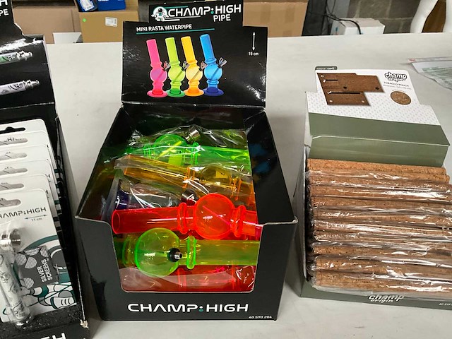 Champ diverse rookwaren accessoires in display - afbeelding 3 van  5