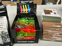 Champ diverse rookwaren accessoires in display - afbeelding 3 van  5
