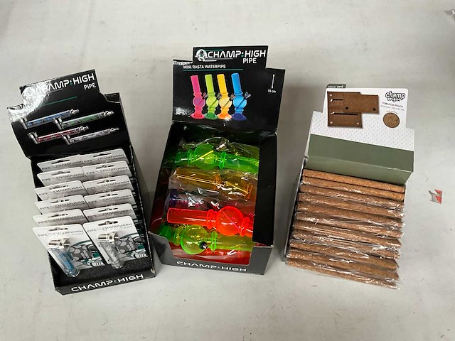 Champ diverse rookwaren accessoires in display - afbeelding 5 van  5