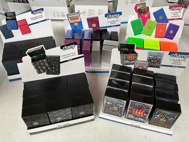 Champ diverse sigaretten cases in display - afbeelding 1 van  6