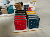 Champ diverse sigaretten cases in display - afbeelding 2 van  10