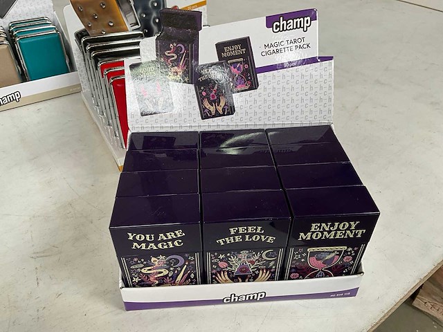 Champ diverse sigaretten cases in display - afbeelding 10 van  10