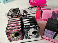 Champ diverse sigaretten cases in display - afbeelding 2 van  8