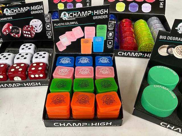 Champ high diverse grinders in display - afbeelding 3 van  8