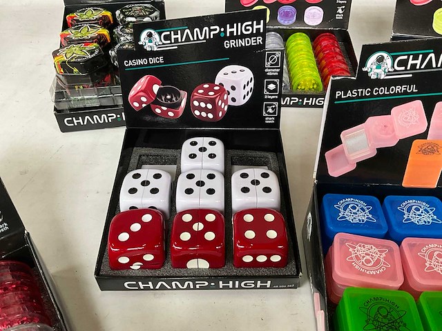 Champ high diverse grinders in display - afbeelding 4 van  8