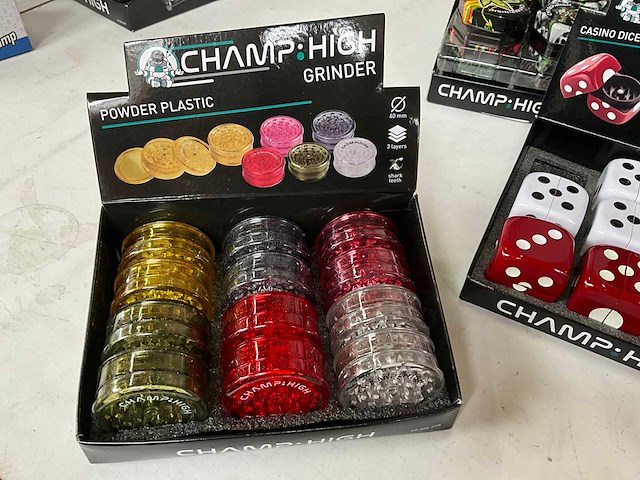 Champ high diverse grinders in display - afbeelding 5 van  8