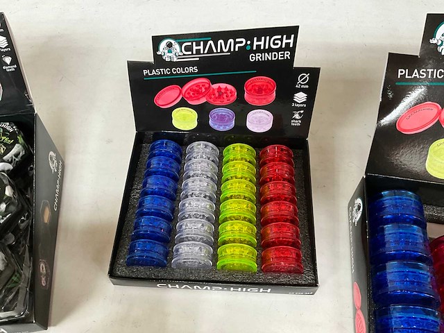 Champ high diverse grinders in display - afbeelding 7 van  8