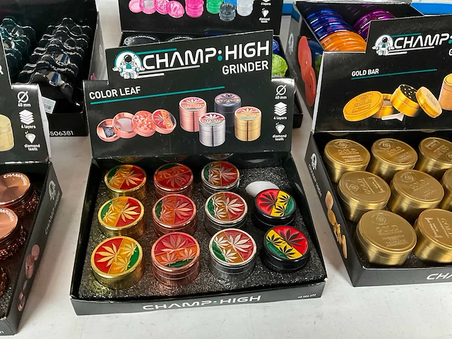 Champ high diverse grinders in display - afbeelding 3 van  7