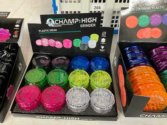 Champ high diverse grinders in display - afbeelding 6 van  7
