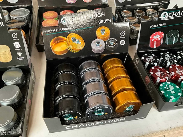 Champ high diverse grinders in display - afbeelding 3 van  7