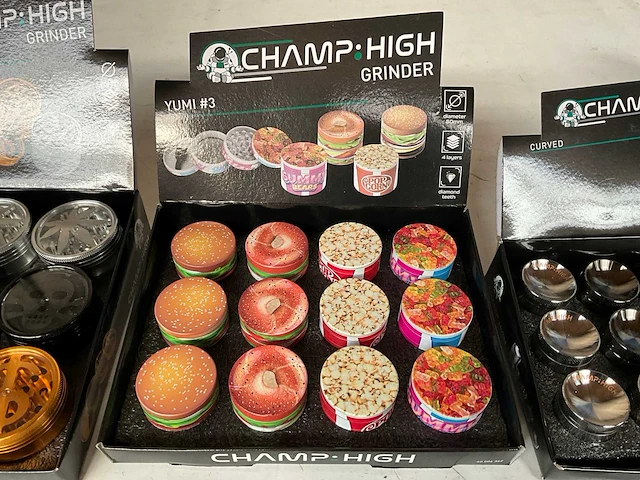 Champ high diverse grinders in display - afbeelding 6 van  7