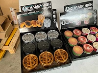 Champ high diverse grinders in display - afbeelding 7 van  7
