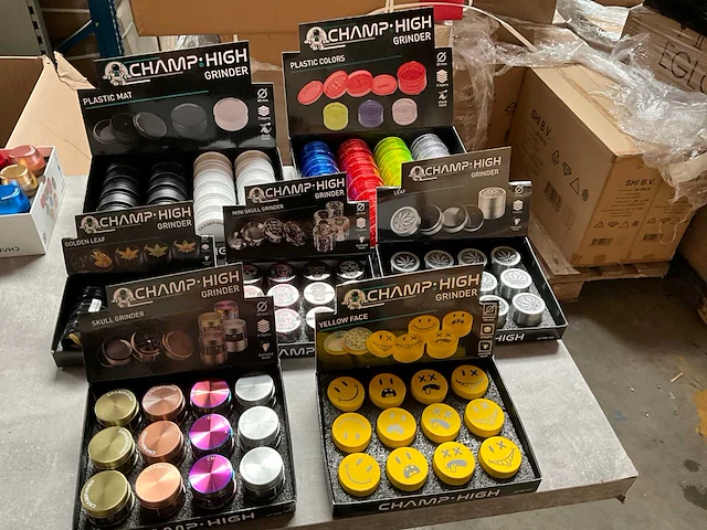 Champ high diverse grinders in display - afbeelding 1 van  8