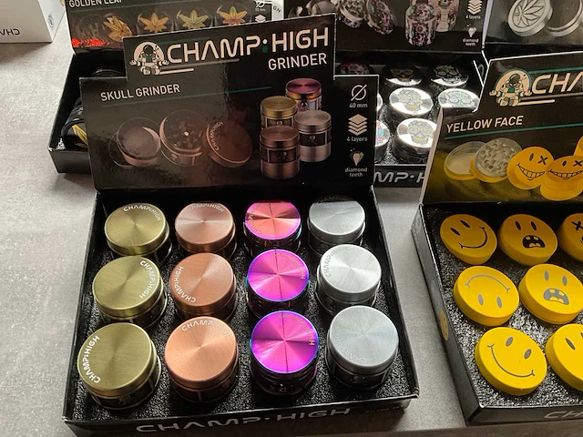 Champ high diverse grinders in display - afbeelding 3 van  8