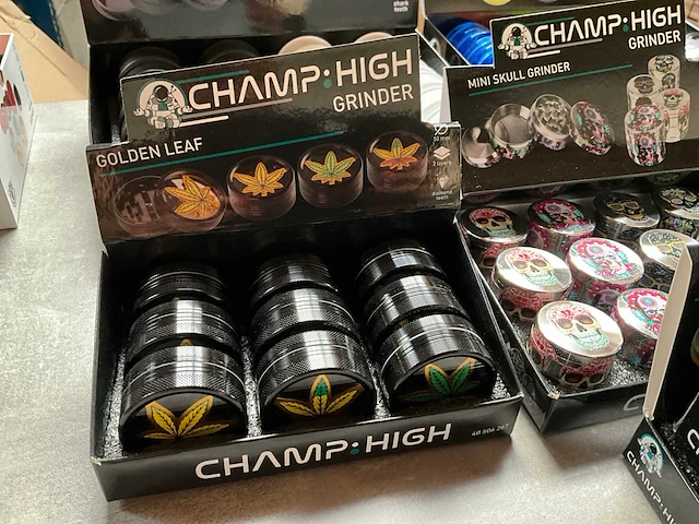 Champ high diverse grinders in display - afbeelding 6 van  8