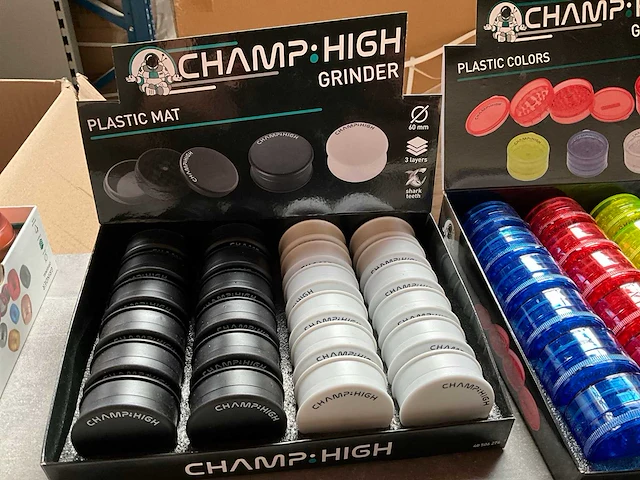 Champ high diverse grinders in display - afbeelding 7 van  8