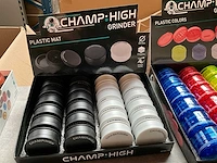 Champ high diverse grinders in display - afbeelding 7 van  8