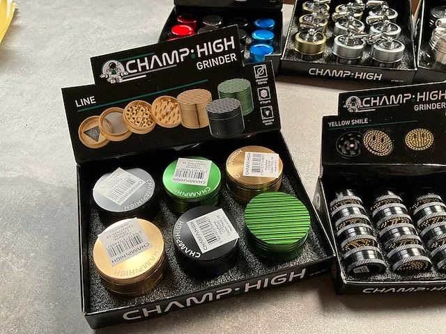 Champ high diverse grinders in display - afbeelding 2 van  9