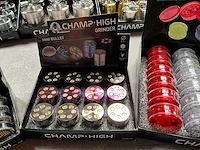 Champ high diverse grinders in display - afbeelding 4 van  9