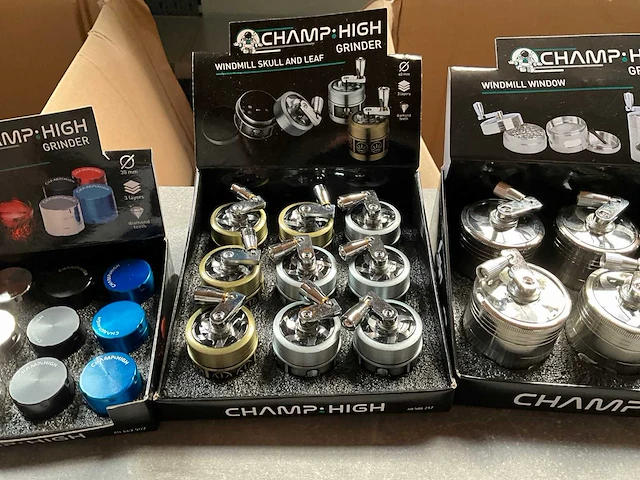 Champ high diverse grinders in display - afbeelding 7 van  9