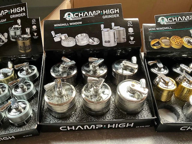 Champ high diverse grinders in display - afbeelding 8 van  9