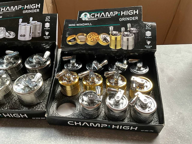 Champ high diverse grinders in display - afbeelding 9 van  9