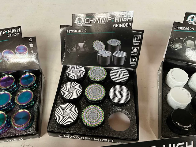Champ high diverse grinders in display - afbeelding 6 van  7