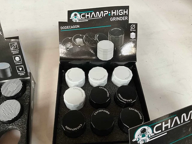 Champ high diverse grinders in display - afbeelding 7 van  7