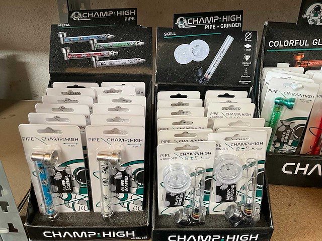 Champ high diverse rookwaren in display - afbeelding 2 van  5