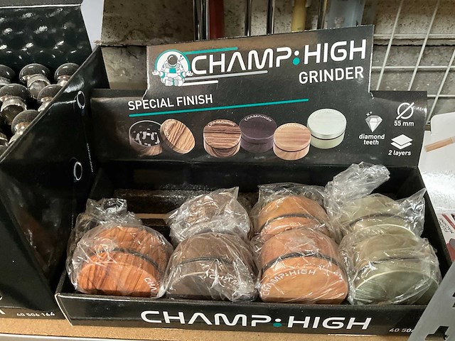 Champ high diverse rookwaren in display - afbeelding 5 van  6