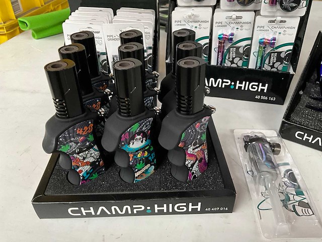 Champ high diverse rookwaren in display - afbeelding 2 van  7