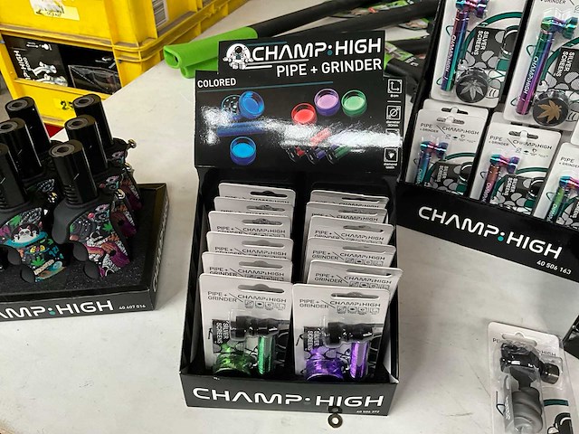 Champ high diverse rookwaren in display - afbeelding 3 van  7