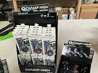 Champ high diverse rookwaren in display - afbeelding 5 van  7