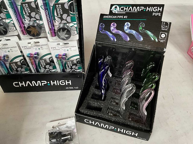 Champ high diverse rookwaren in display - afbeelding 7 van  7