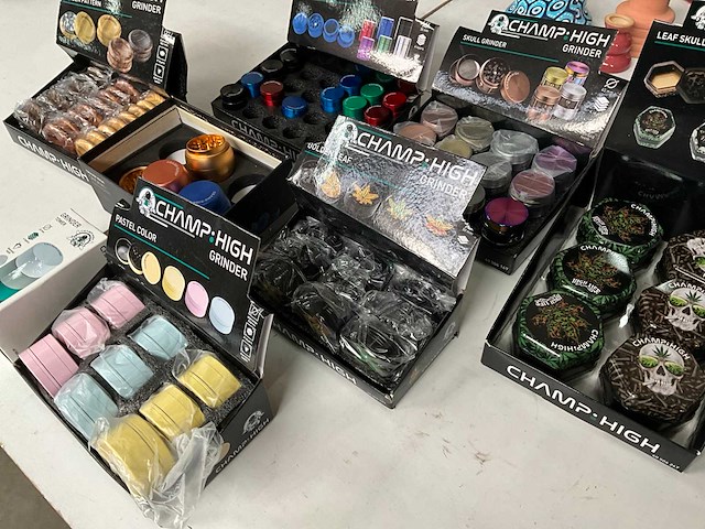 Champ high mix kavel diverse grinders in display - afbeelding 3 van  11