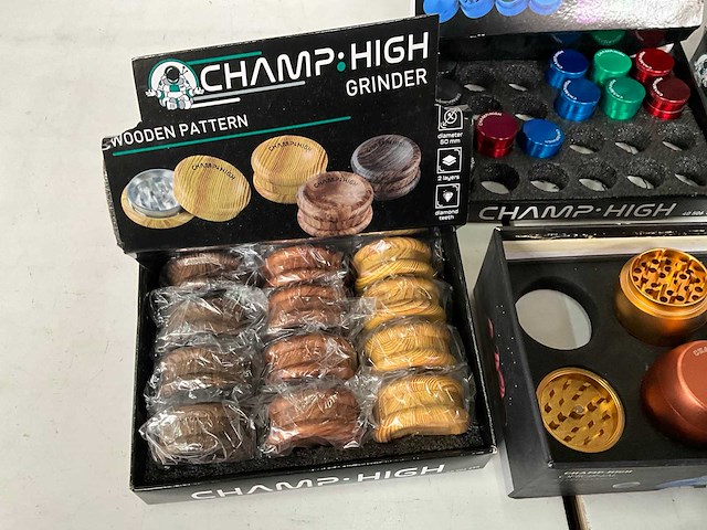 Champ high mix kavel diverse grinders in display - afbeelding 4 van  11