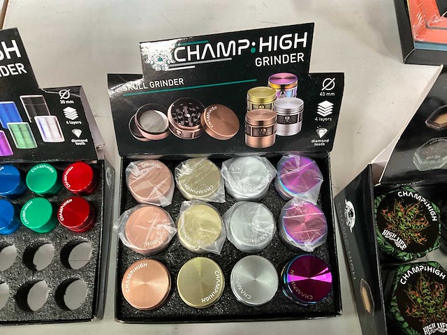Champ high mix kavel diverse grinders in display - afbeelding 6 van  11