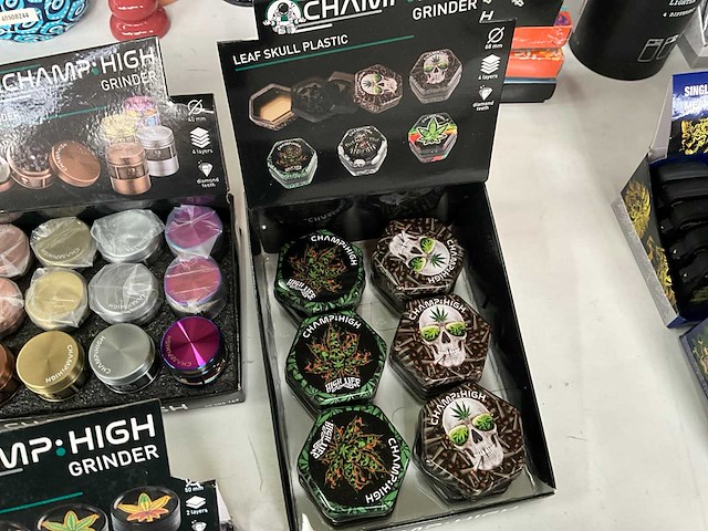 Champ high mix kavel diverse grinders in display - afbeelding 7 van  11